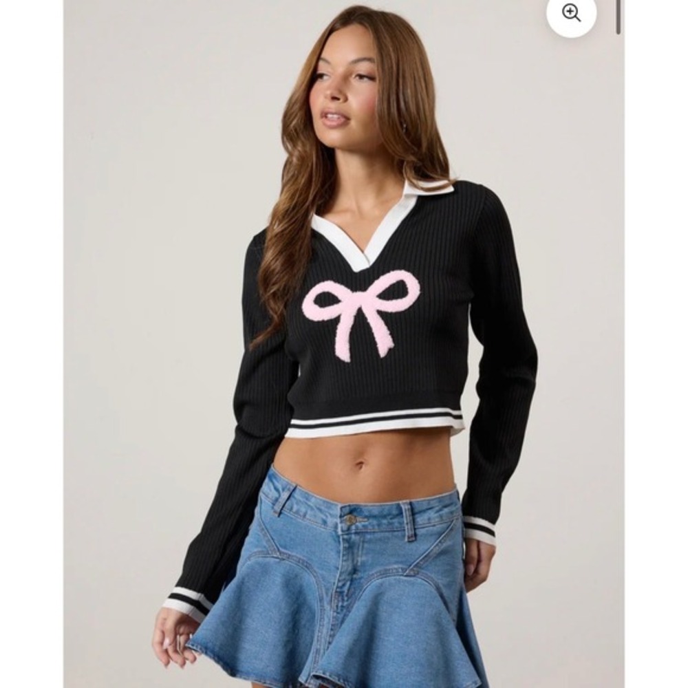 Forever 21 FCT With Love Collared‎ Cropped Graphic Bow Sweater – Size Small